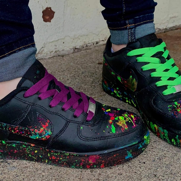 Customs - Picture 2 of 8